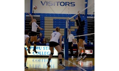 Peru State Volleyball Team Starts 2-1
