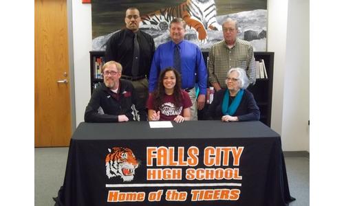 Falls City Swimmer to Attend Morningside