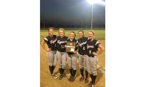 Jeff West Softball Wins 4A Regional in Hoyt
