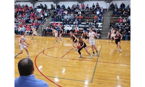 #7 Frankfort Girls, Centralia Boys Pick Up Wins in Frankfort
